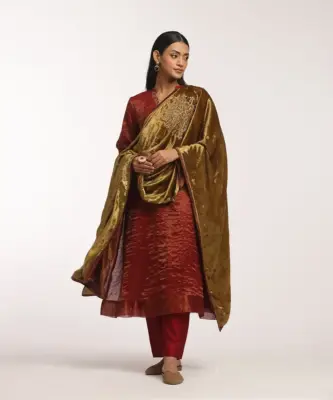 Heena green hand-embroidered zardozi velvet doshala with boota work by CoutureCraze
